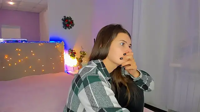 Laura_Leee's cam snapshot