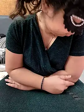 Iampriyaaa15 live sex cam