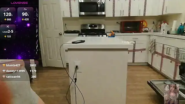 Blondiewithanass live sex cam