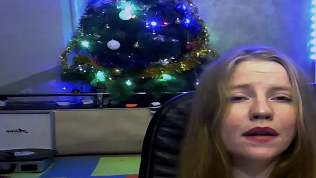 Space_Girls_699's cam snapshot