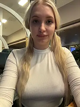 Milkyy_wway's cam snapshot