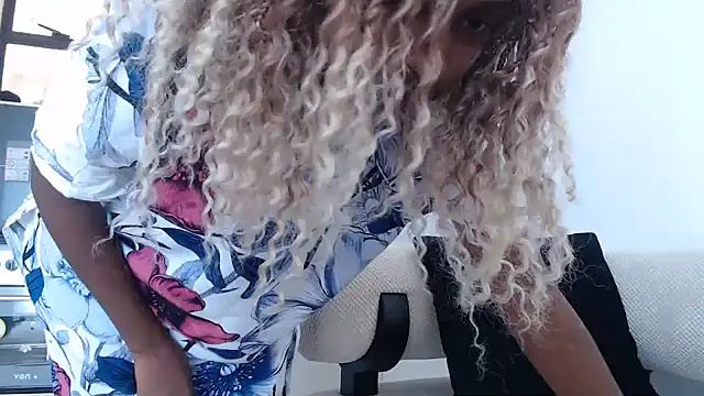 CurvyGlass's cam snapshot