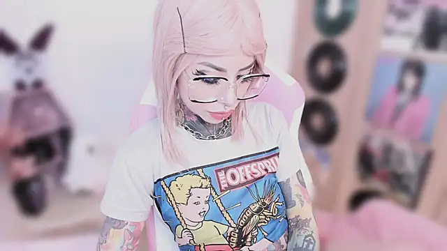 NikkiRamone live sex cam