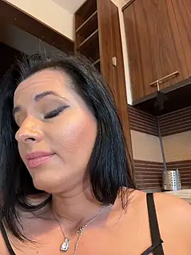 Hotmomcheckk_'s cam snapshot