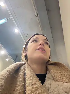 DollyTall's cam snapshot