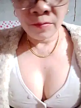 small-house123's cam snapshot