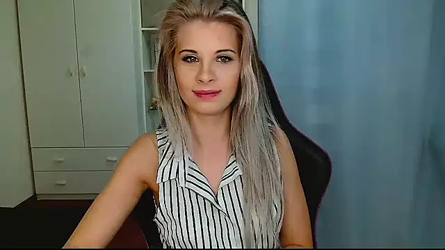 KristineGlow's cam snapshot