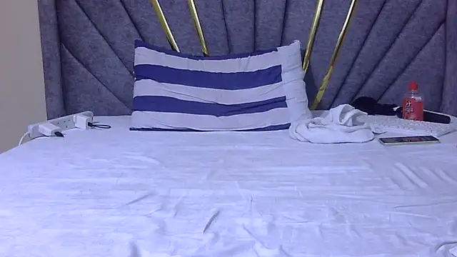 SHYNNYBLAQASS's cam snapshot