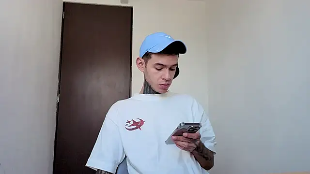 Saturno_v live sex cam