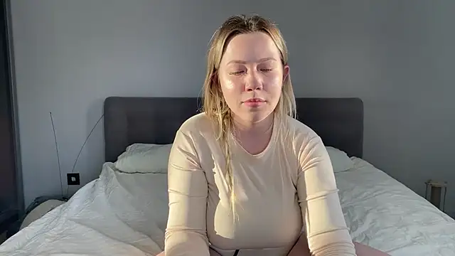 Embersweetbunny's cam snapshot