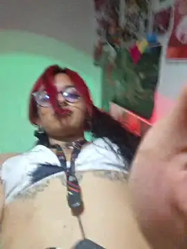 carolinerue live sex cam