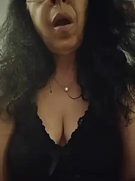 NakedMILFx live sex cam