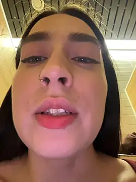 Holly_Play's cam snapshot