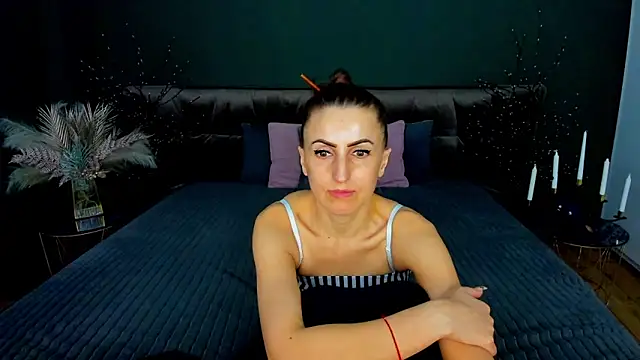 Rebecca_Diamond's cam snapshot