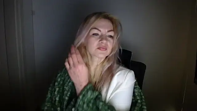 Madonna_Fire's cam snapshot