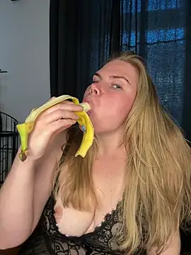 SexyBlondJoanna's cam snapshot