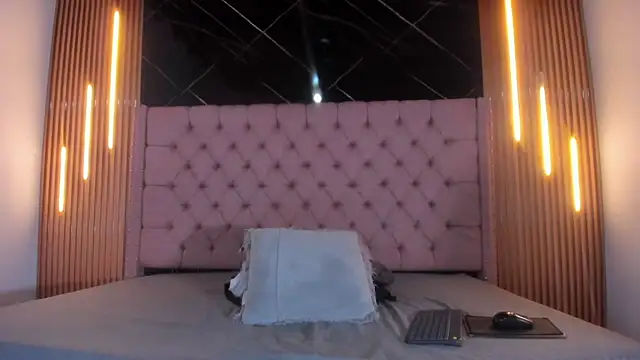 AinaPink's cam snapshot