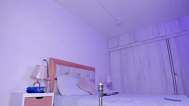 mia_hank's cam snapshot