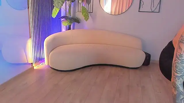 KaylaLuxx_'s cam snapshot