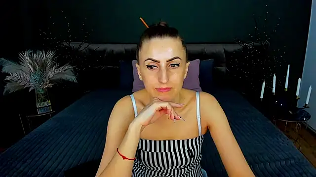 Rebecca_Diamond's cam snapshot