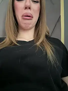 alexa-white's cam snapshot