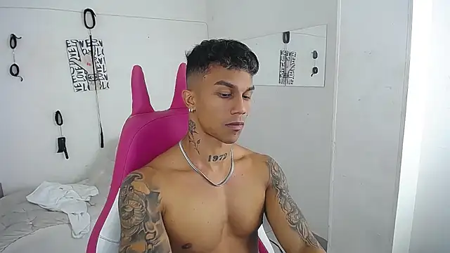 Leonard_Price live sex cam