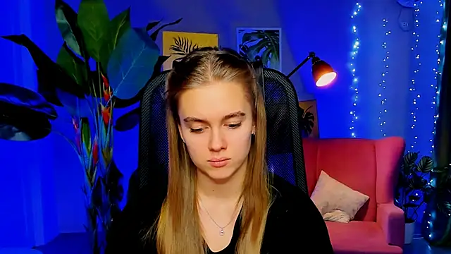 JuneWoods's cam snapshot