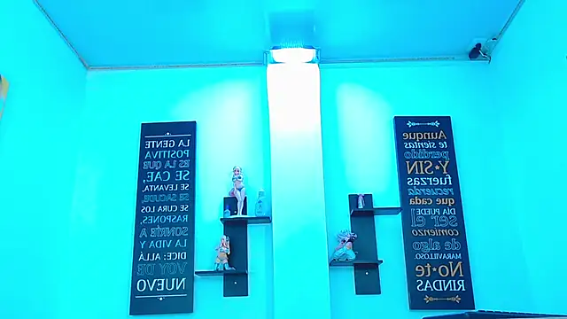 CHLOE_THUNDERS live sex cam