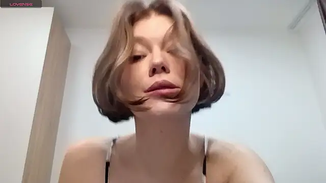 Lady___Bird's cam snapshot