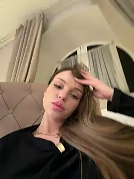 MarilynNova live sex cam