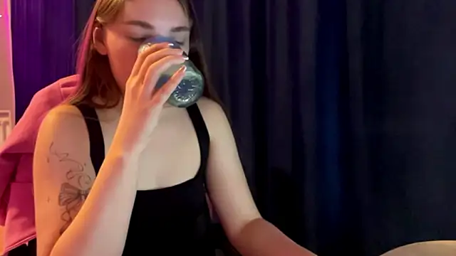 Ginnyinjeans's cam snapshot