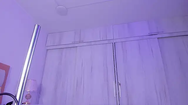 mia_hank's cam snapshot