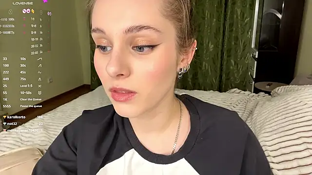 MiaBlanko's cam snapshot