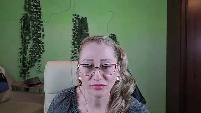 Habibi_Honeyy's cam snapshot