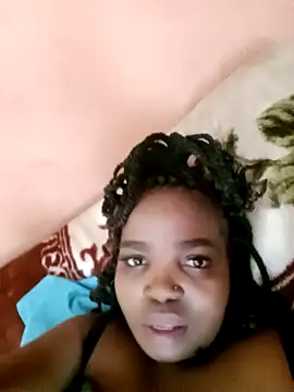 ShySexyBaddiexx live sex cam