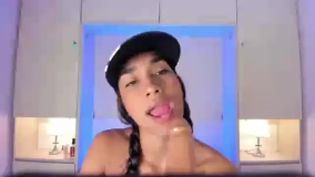 AnahiCollins live sex cam