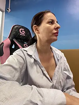 TessaKlarn live sex cam