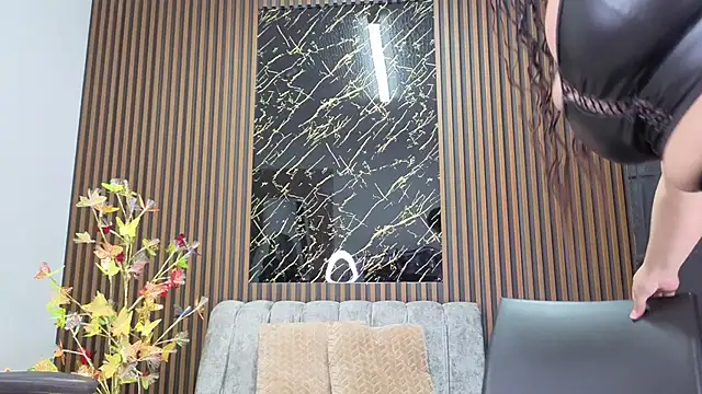 Emy_topless live sex cam