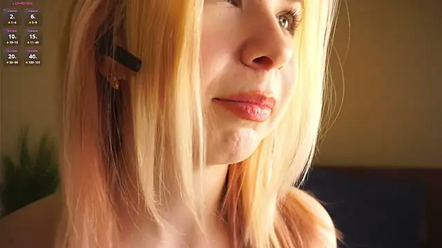 LynetHakes live sex cam