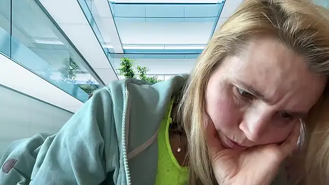 s-te-fan-i's cam snapshot