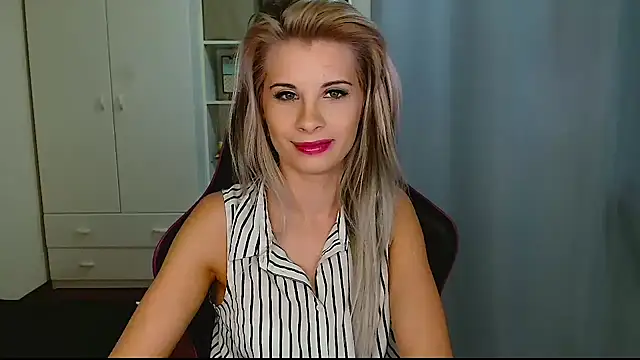 KristineGlow's cam snapshot