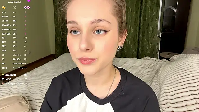 MiaBlanko's cam snapshot