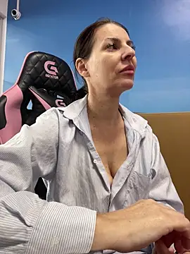 TessaKlarn live sex cam