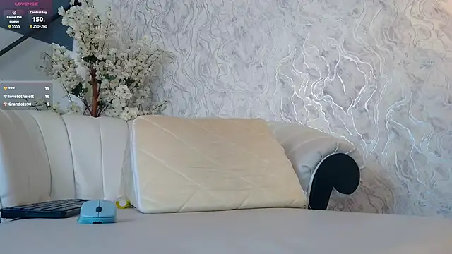 aura_sanders1's cam snapshot