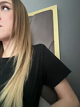 alexa-white's cam snapshot