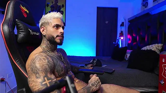 logan_hugh8's cam snapshot