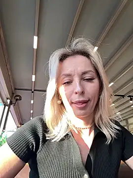 VikaBunny1 live sex cam