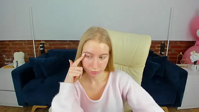 Alina_Blonde's cam snapshot