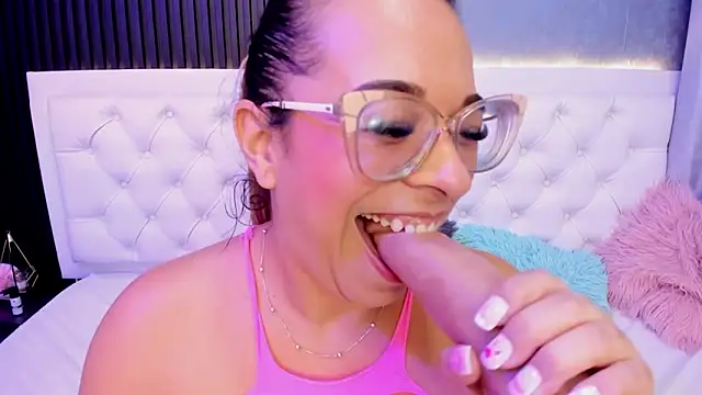 MHONIKBELUCCI's cam snapshot