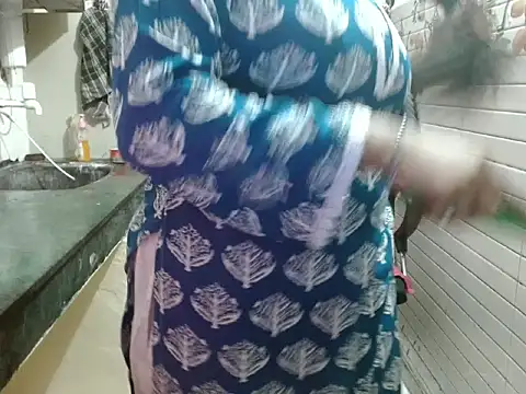 LovingPihu's cam snapshot